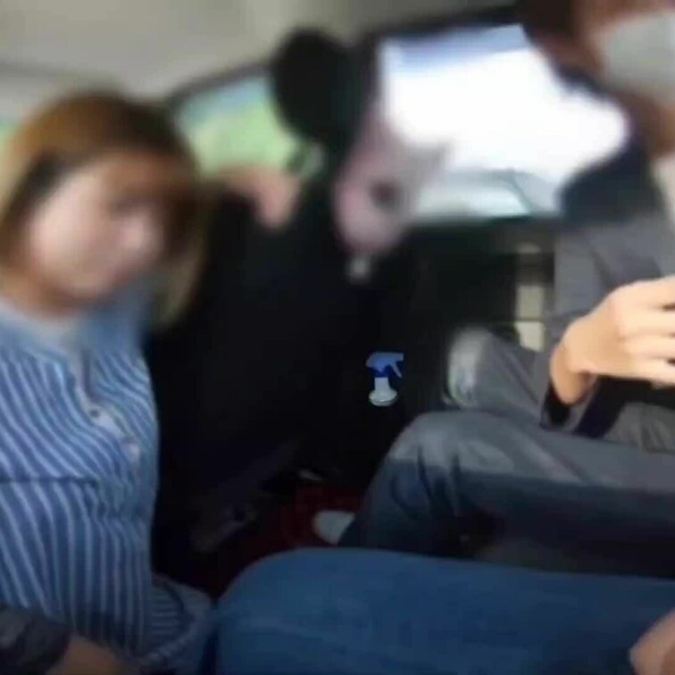 保育園に迎えに行く前の人妻さんと公園車内で3Pフェラ　イラマあり　本編はこちらから↓↓↓

https://myfa