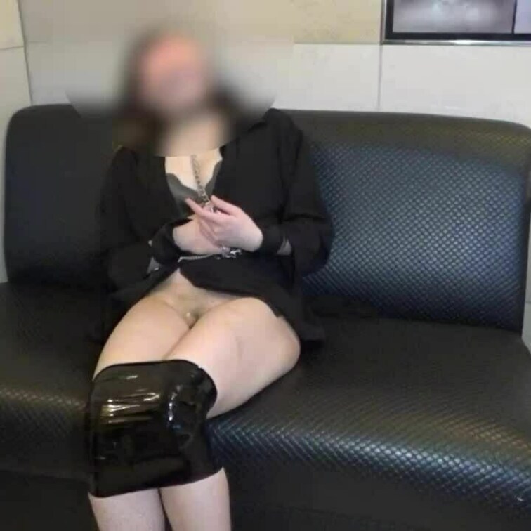 青い吸うやつ挿れられて放置…
我慢強い私は耐えましたw