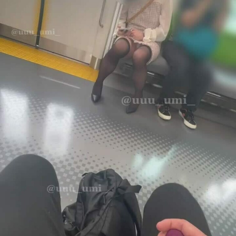 すっごくイキそうだったのに我慢しちゃったから今度は我慢しないようにします🥺

気持ち良すぎてプルプルしてるの恥ずかし