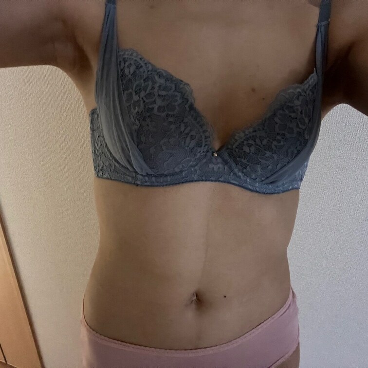 今日のヒナの下着姿です😊