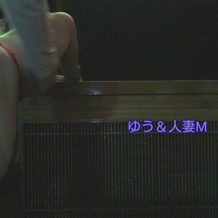 『人妻M💕推しプラン(1000円)』及び『人妻M💕動画プラン(700円)』で公開中の動画の切り抜き写真です。
『人妻M
