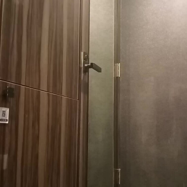 おしっこしたいのに
扉が開かない💦💦💦


なんてことになったら‥‥
こんな状態かもね