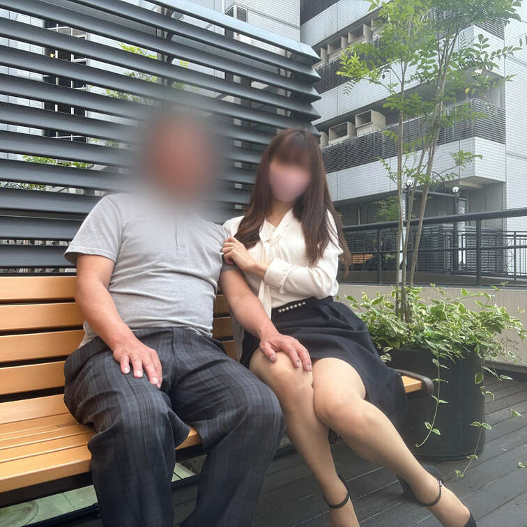 露出デートのときの…♡
こんなオフィスビル街で白昼堂々、しかもランチタイムにしちゃってごめんなさい🫣
