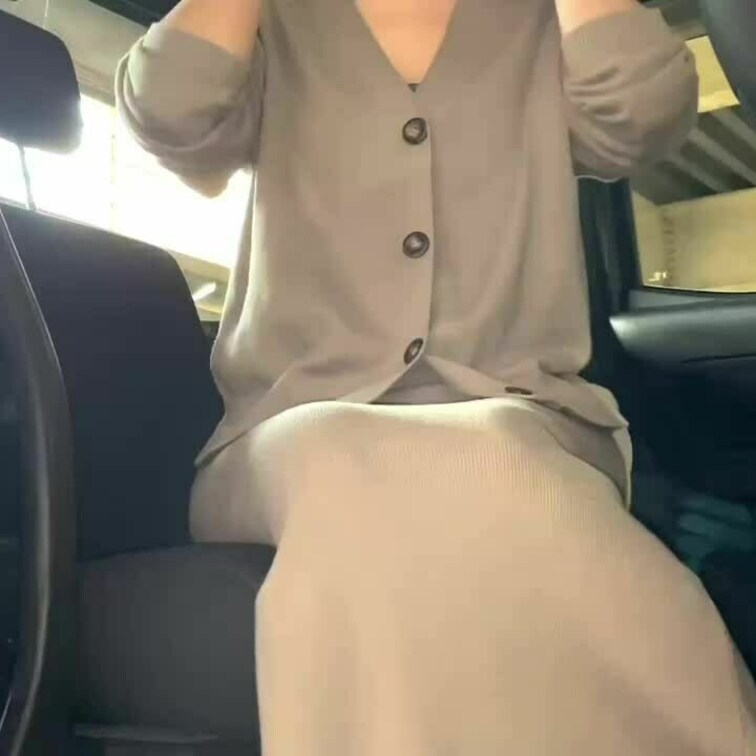 YouTubeのボカシ少なめです☺️
某イ○ンの立体駐車場で露出散歩💕
