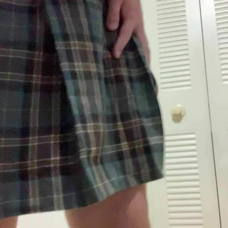 今回は杉○学院の制服でオナニーしました💕
スカートは買った時からあまり状態が良くなくてこれからぶっかけ用として使ってい
