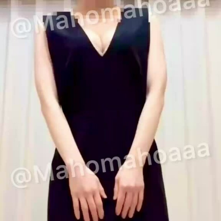 胸元の間ワンピース着て
おっぱい出して乳首だしたら興奮して
オホ声オナニーしてしまいました