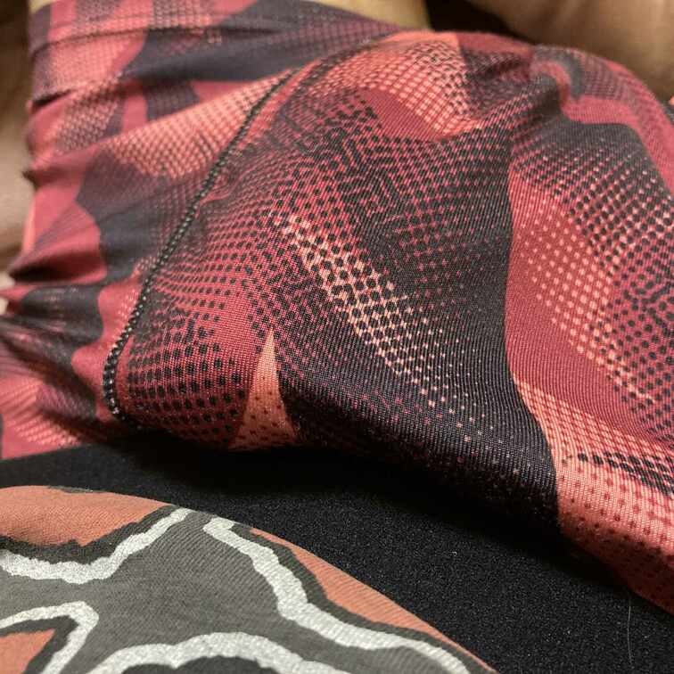 エッチな見てたら、パンツ越しでガチガチなってて笑った