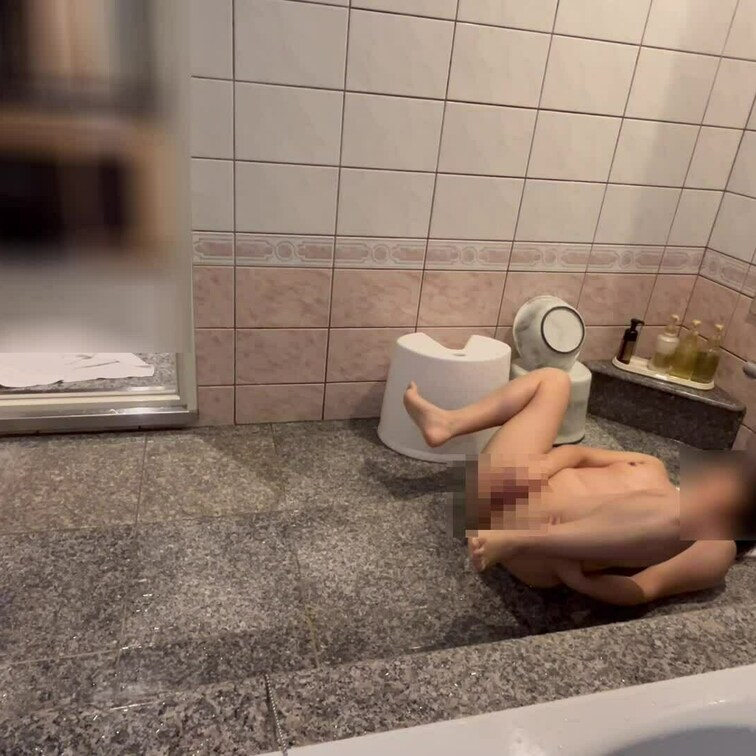 しおりちゃんが潮吹きでドアに潮を当てるゲーム

飛ばないとできないけどしおりちゃんの潮吹きはとんでもなく飛ぶので見ご