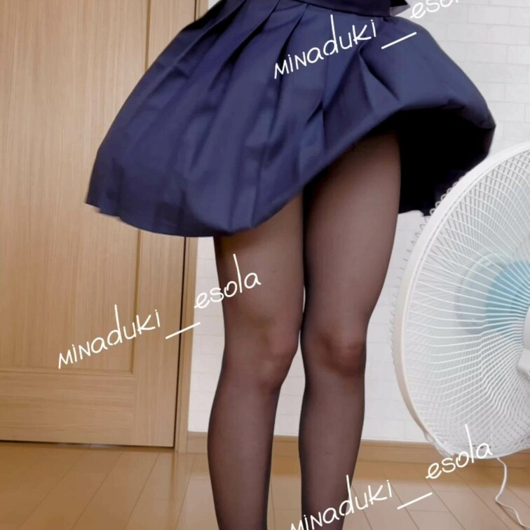 セーラー服と扇風機チャレンジ！でおきゅいん！なにげ扇風機の風が気持ちよかった♡