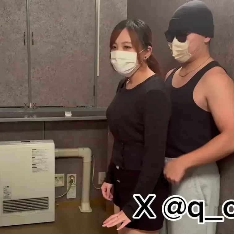 今作は2人からの強めのパンチを受ける動画です👉🏻👈🏻‪‪
途中、もろに鳩尾にパンチが入ってしまって吐いてしまったため雑
