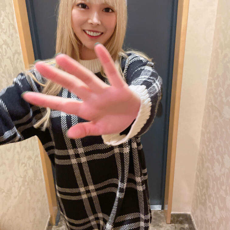 キャバ嬢お持ち帰り自宅でハメ撮り！
 本編一部映像を公開！！
 
 動画2本分です↓
 
 自宅で口内射精フェ