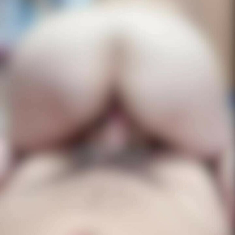 くちゃくちゃいってる。。。(ﾉ▽＼*) ｲﾔﾝ♥️
騎乗位バックは気持ちいいんだって♡
もちろん私も気持ちイイけど。