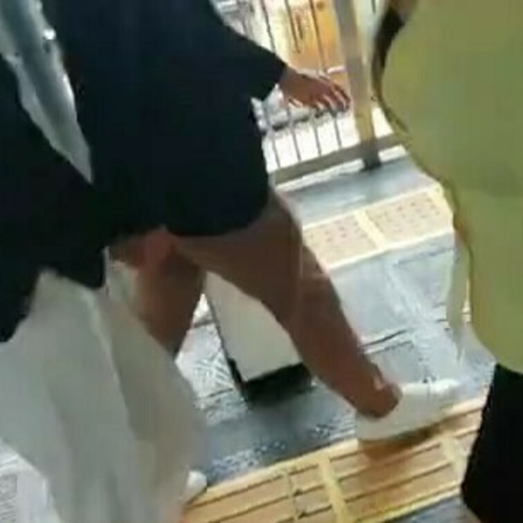 電車でも駅でも
チラチラ見られるのは
なぜ？

Twitter（Remi）
https://mobile.tw