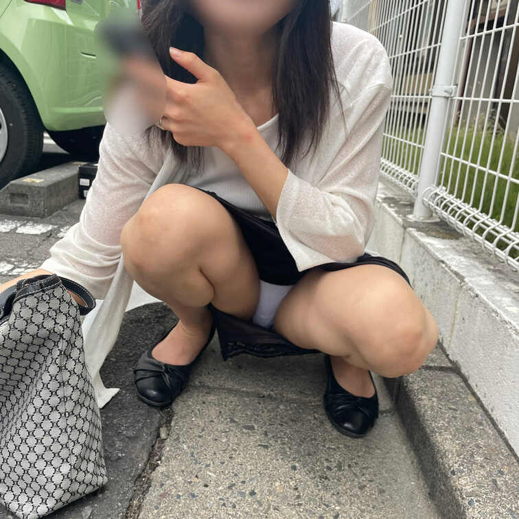 日常のパンチラです🌸
ミニスカでしゃがむと見えちゃいますよね、、

+++
素人　人妻　素人夫婦　カップル
熟