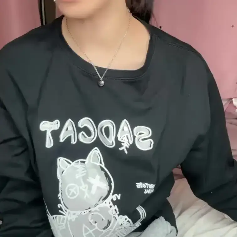 【みれい 20 歳】

みれいさんのライブ配信動画です
生ライブ配信だと、1 回の有料配信を視聴すると、おおよそ平