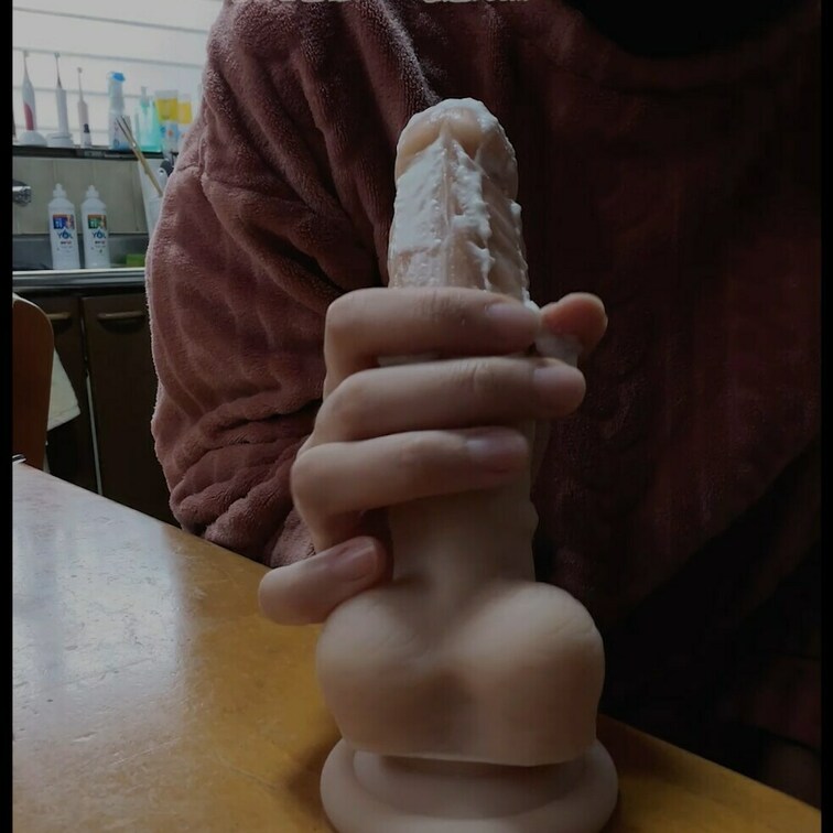 ディルドを汚して手コキしました
好きな手コキがあったら撮影するのでコメントで教えてね