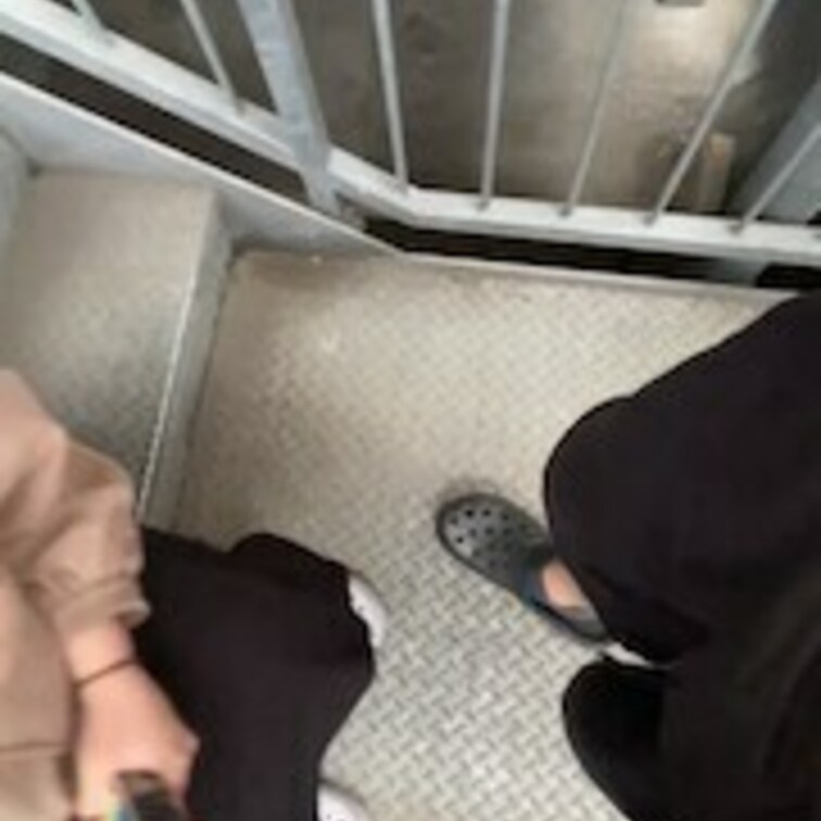 今夜公開します!!

まずは映像の中からの切り抜き写真をご覧ください!

内容
病O代が払えなくて…お口でする