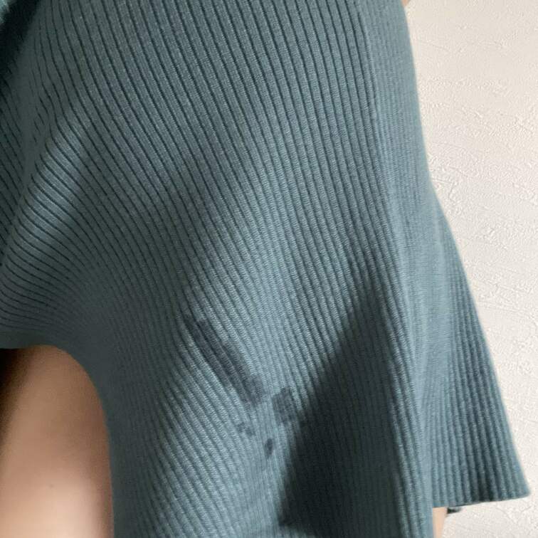 オナニーで漏れた感じ気のせい？と思ったらちゃんと漏れてた😂すぐ仕事に行こうと思って服着たままオナニーしたのに意味がない🥹