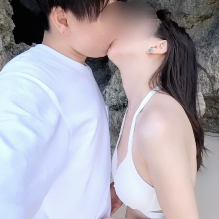 フルVer.【個人撮影】綺麗な海の海岸🏖️岩場に隠れて濃厚フェラする素人カップル♡耐えきれずに最後は口内射精してしまう♡