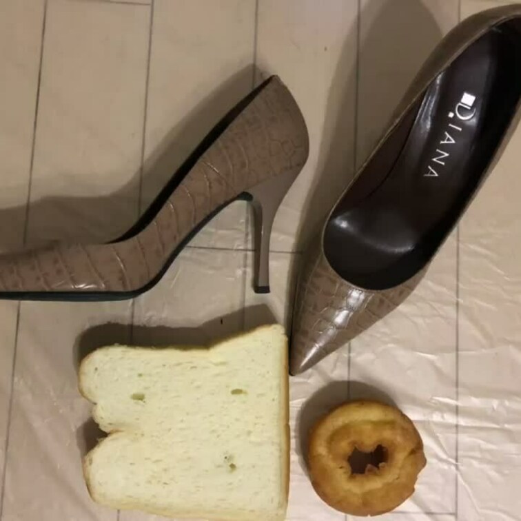 フードクラッシュ
食パン&ドーナツ
ダイアナパンプスでクラッシュ

前からと上から撮影
6分20秒
