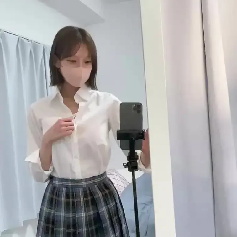 暑いと脱ぎたくなるよね、もちろん家の中だけでだよ！
