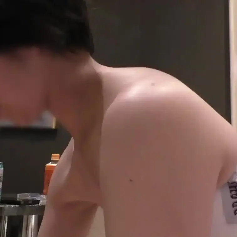 潤いのエッチ　前編

現役男優さんとの二人きりエッチ！
オイルを使ったプレイを楽しんできたときの動画です♪
たっ