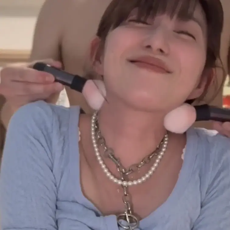後半、お待たせしました！
遊び散らかしてしまい、興奮のあまり最後は...

妻にはカメラを意識させ、ずっと上の口と