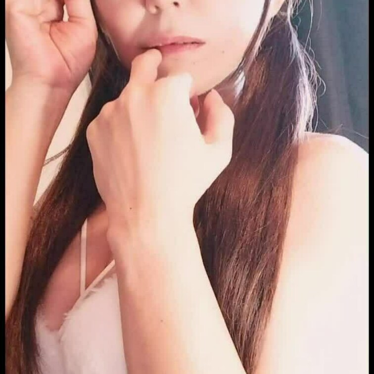 ｲﾝｽﾀにあげてみたもので
前髪あり、前髪なし
ただそれだけ・・・・・の動画です(・・;)
モフモフのブラにショー