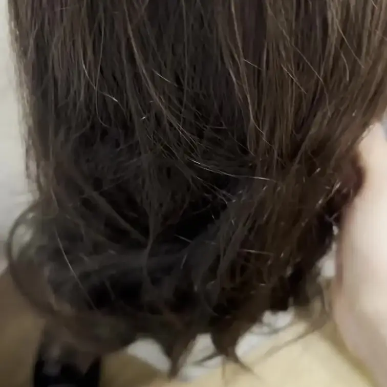 ふわふわなスーパーロングヘアを使って髪コキ