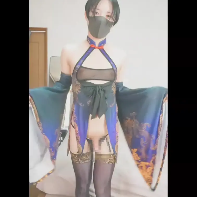 ちょうど乳首透け透けになってるエロ衣装越しに乳首カリカリして腰クネらせちゃうデカ袖キョンシーさん♂