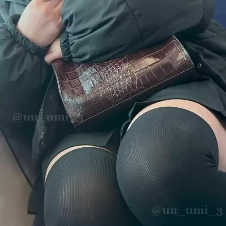 電車のボックス席で露出オナニーしちゃった動画です🚃💓

人が近くにいたり乗ってきたりするのにどんどん気持ちよくなろう