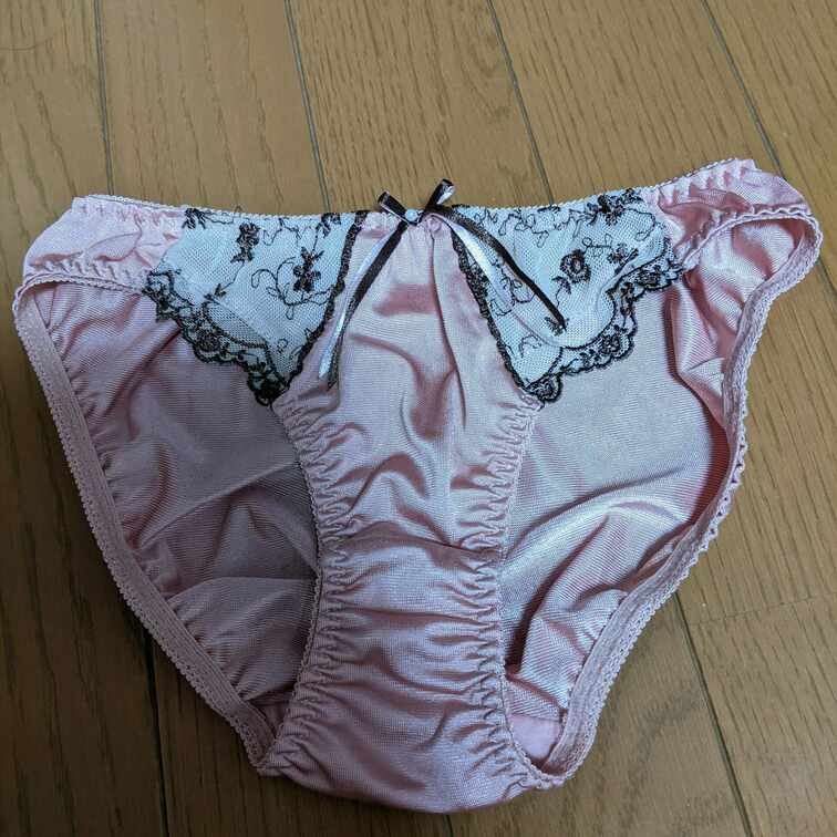リナの今日のパンツです🥰
クロッチあんまり汚れてなかった😅