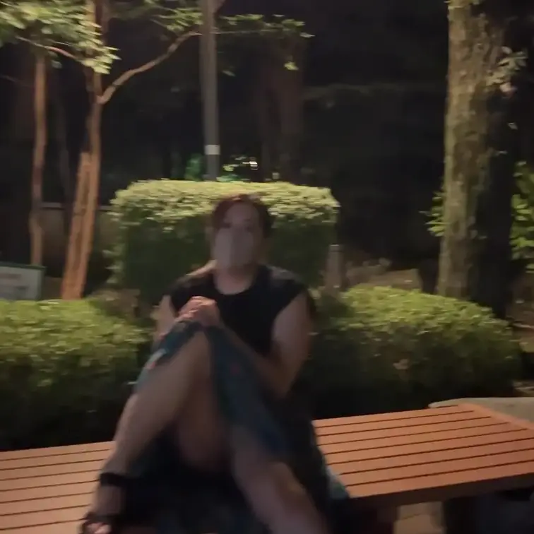 夜の公園放置プレイ中