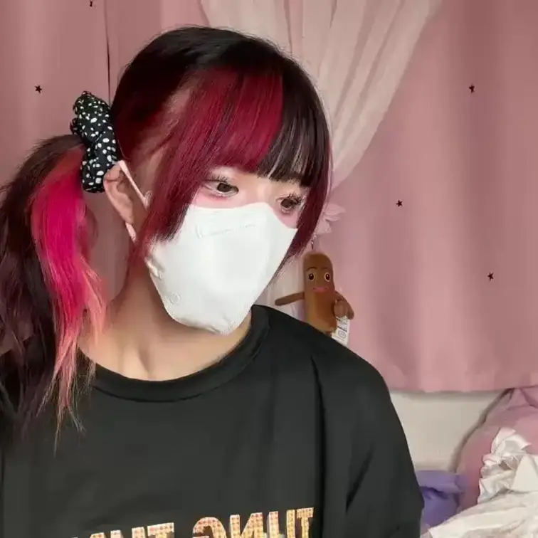 【みれい 20 歳】

みれいさんのライブ配信動画です
生ライブ配信だと、1 回の有料配信を視聴すると、おおよそ平