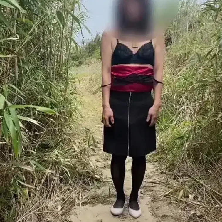 初めての露出＆撮影にチャレンジする女装子。
ハマりそうだよね？笑
