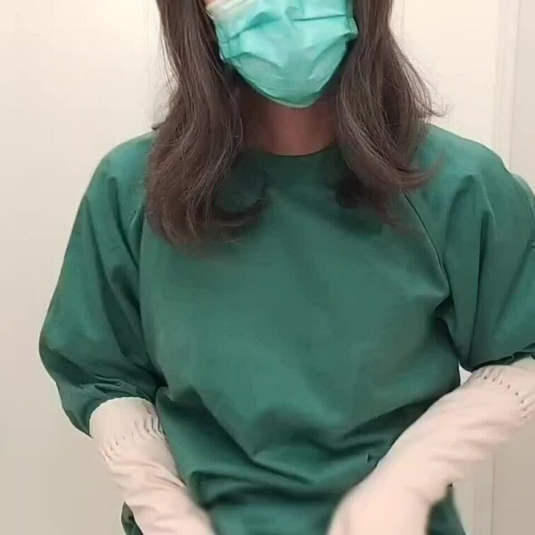 オペ着にロンググローブでオナニー