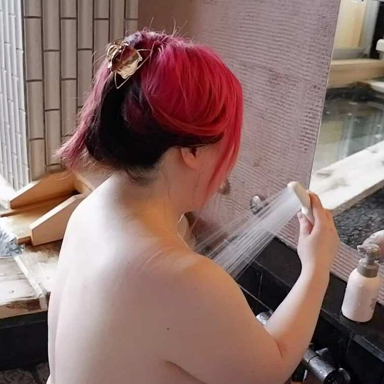 りほさんの、和歌山混浴オフ会の時の体を洗う動画です。
