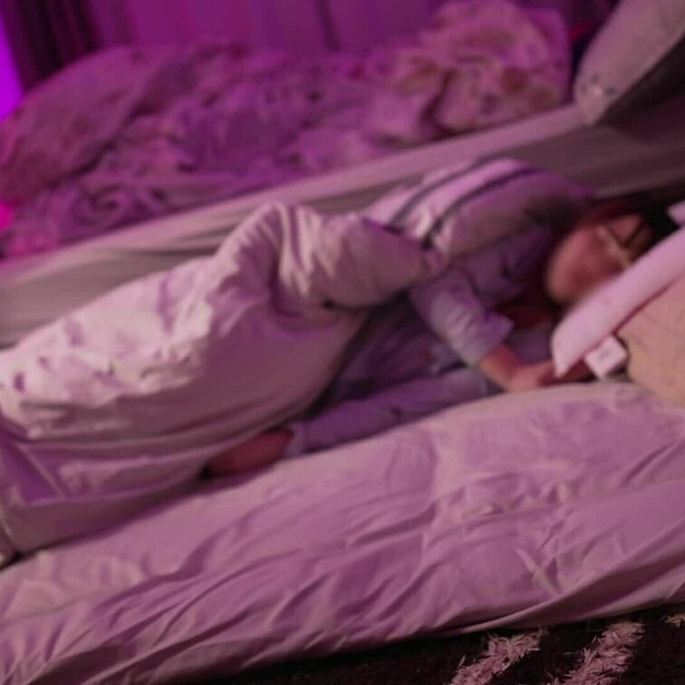 夜な夜な彼女の手でまったりオナニーしたらザーメン飛び過ぎてパニック