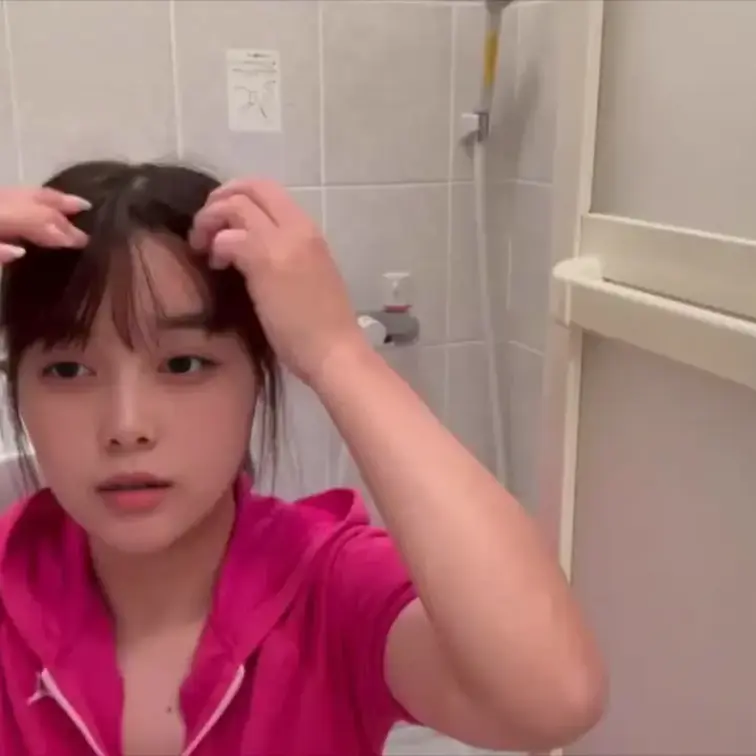 【ファン限定フル動画】🎁


学校では大人しい大学生だけど家では至る所でオナニーしちゃう発情まっさかりの女子大生の