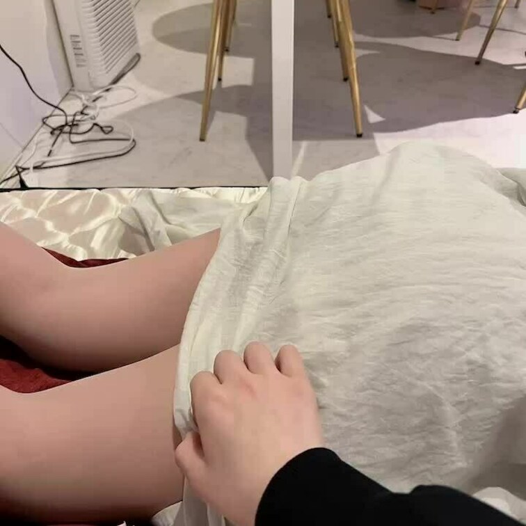 すかーとめくり