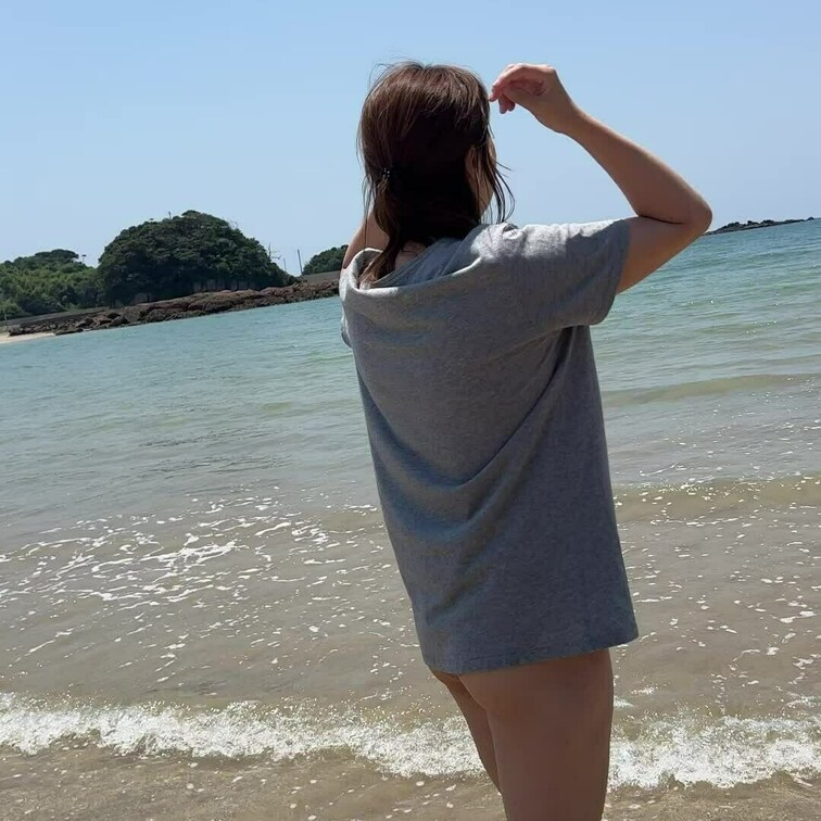 夏の海で下着で泳がせられる奥さん

もちろん顔出し❤️