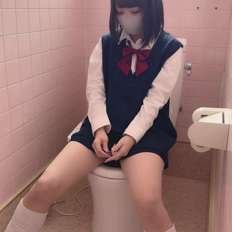 [ 上からアングル ]

性欲旺盛な思〇期ボブ○○○は朝イチで彼氏に口内射精され、むせ返るようなオクチいっぱいの精子
