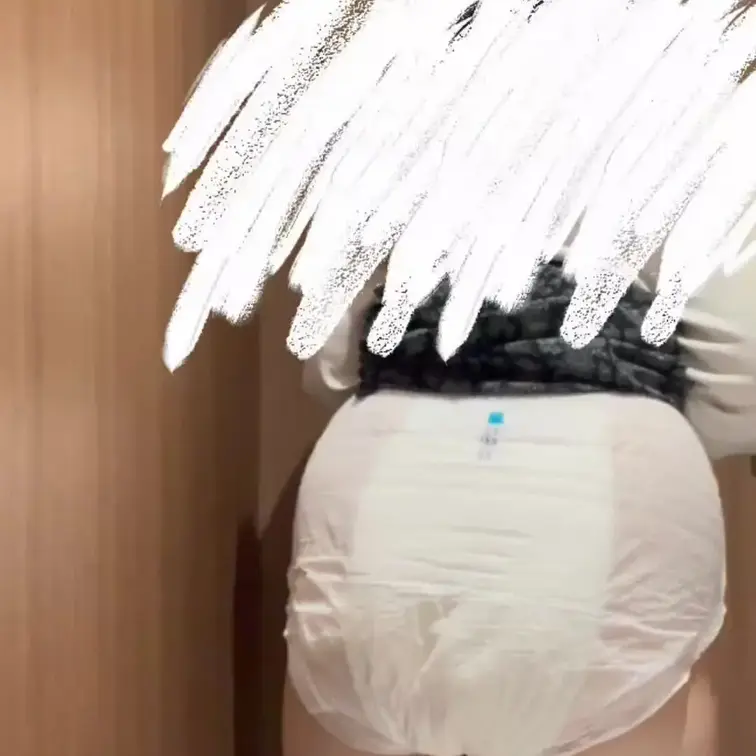 おむつ姿のみるちゃん♡
お外でちっちしちゃうのかな???

動画お楽しみに(〃´-`〃)♡