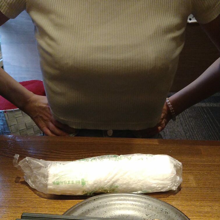 寝取られてる妻の慰労も兼ねて飲みに行きました(笑)
来週の寝取られの話になり、お気に入りの単独さんも見つけたいそうです