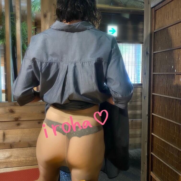 ご飯屋さんでちょっぴり露出。
おうどん美味しかった♡