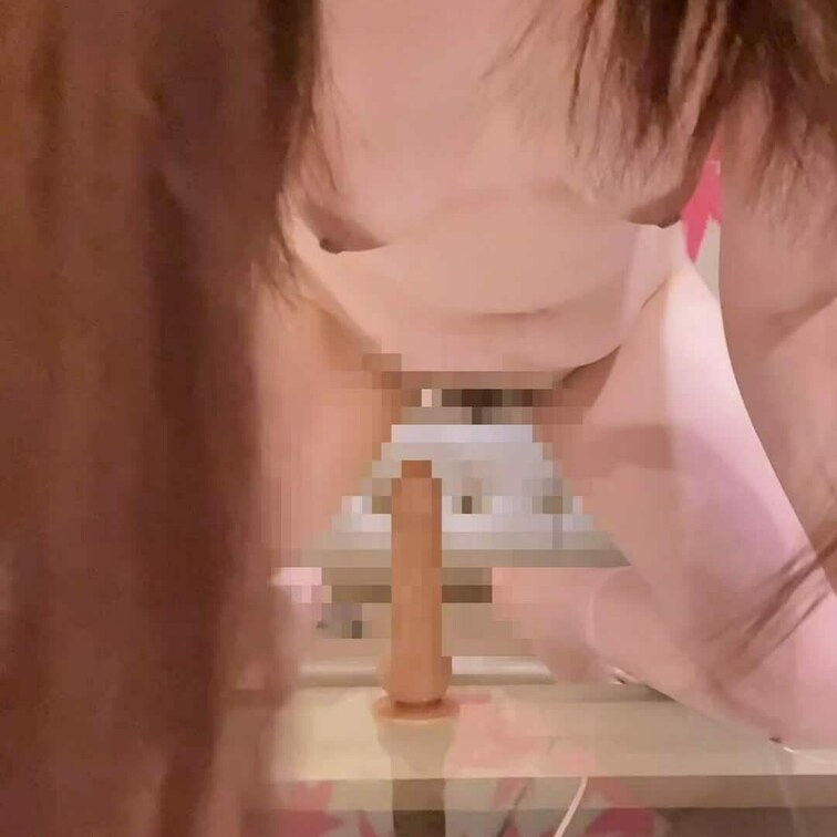可動式の極太ディルド様を奥まで挿れたら気持ちよすぎました…