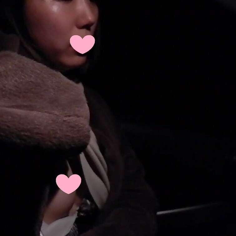 りり。ついに路上に止めた車の中で乳首露出。この動画は明日公開します。羞恥の表情を見逃すな。