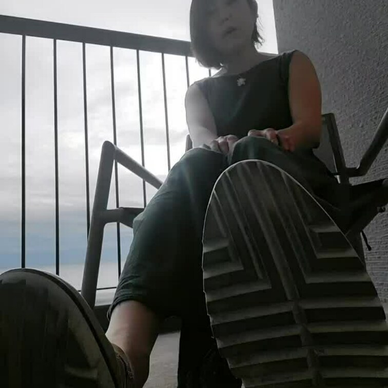 蒸れた足を見せてみた🐾🐾🐾

お試しプランでも
時々動画！
もっとセクシーな動画を見たい方は
動画見放題プラン