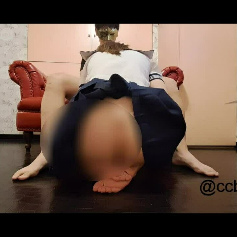複数チンポに囲まれたい保健室の先生と④
自分だけソファーに寛いで舐めさせる亭主関白フェラと先生にさせたオナニー強要です