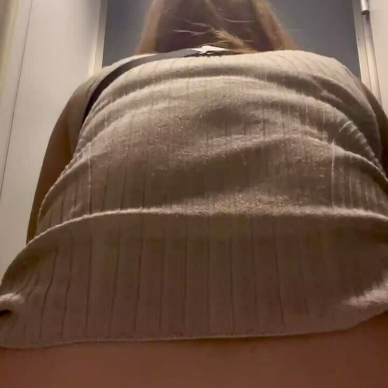 電車の中のトイレで下痢便💩💕お腹痛かった💦

続きはX会員様アカウントで💩💕